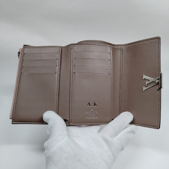 Louis Vuitton Capucines Compact Wallet - Picture 4 of 9